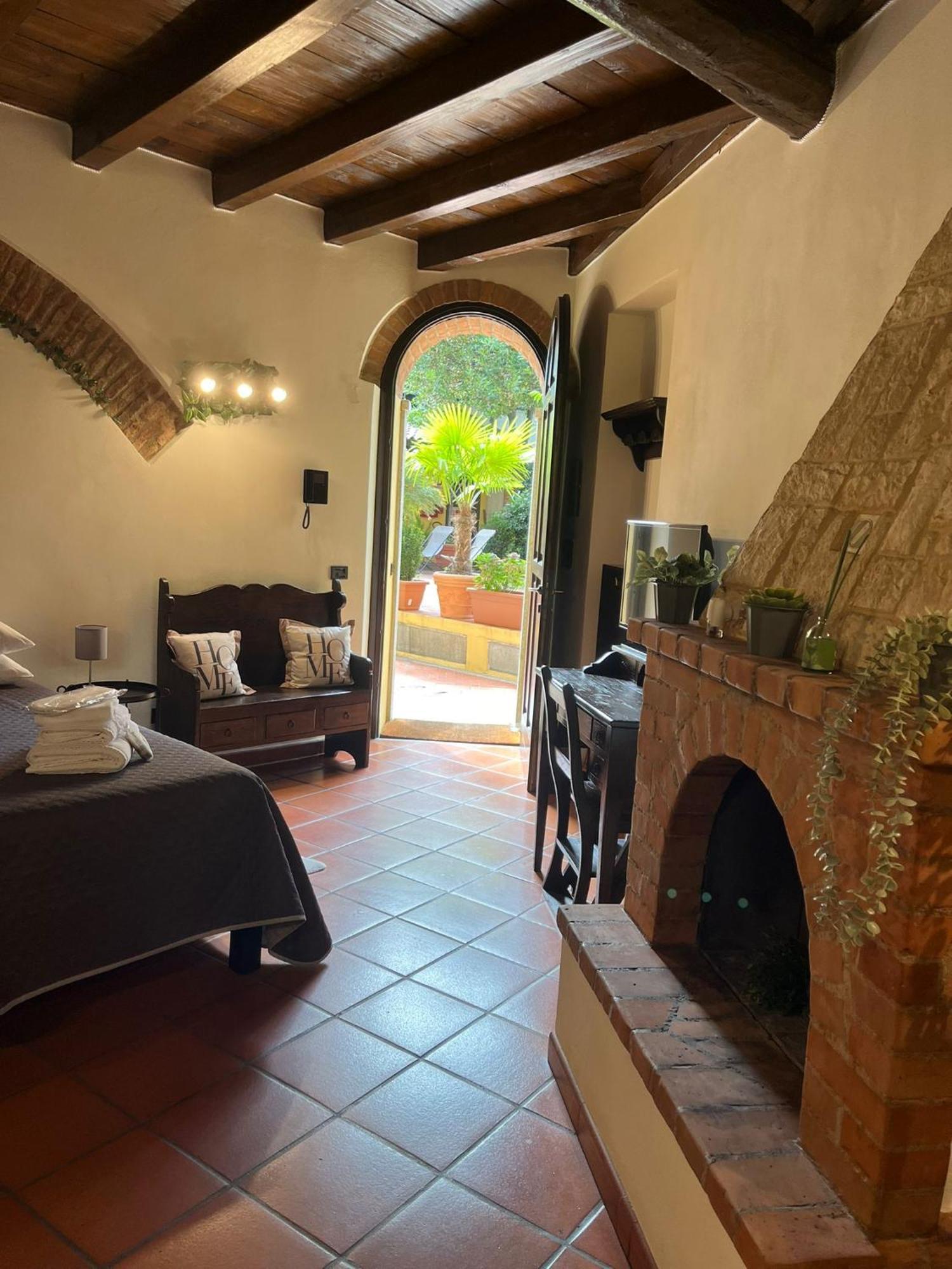 Monolocale Beatrice Abbadesse Guest House Milano Exterior foto