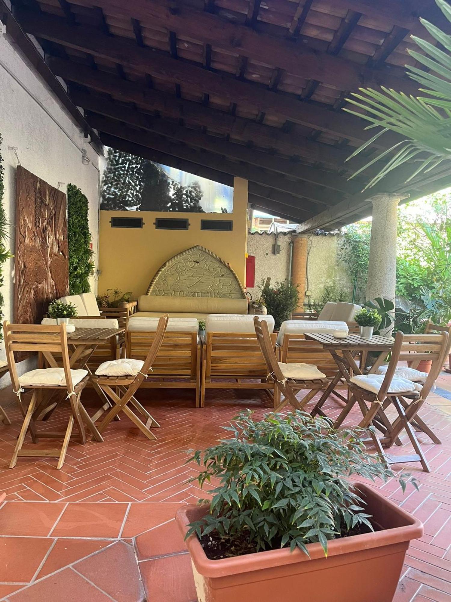 Monolocale Beatrice Abbadesse Guest House Milano Exterior foto